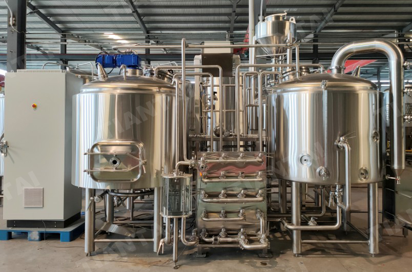 10hl Micro beer brewery under installation in New Caledonia